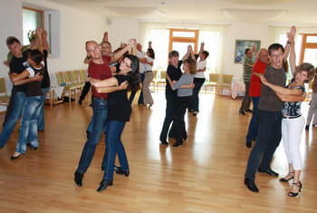 Couple dancing on holiday - Gartenhotel Rosenhof