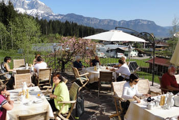 Prenez le petit déjeuner avec des vacances de danse vues Tyrol