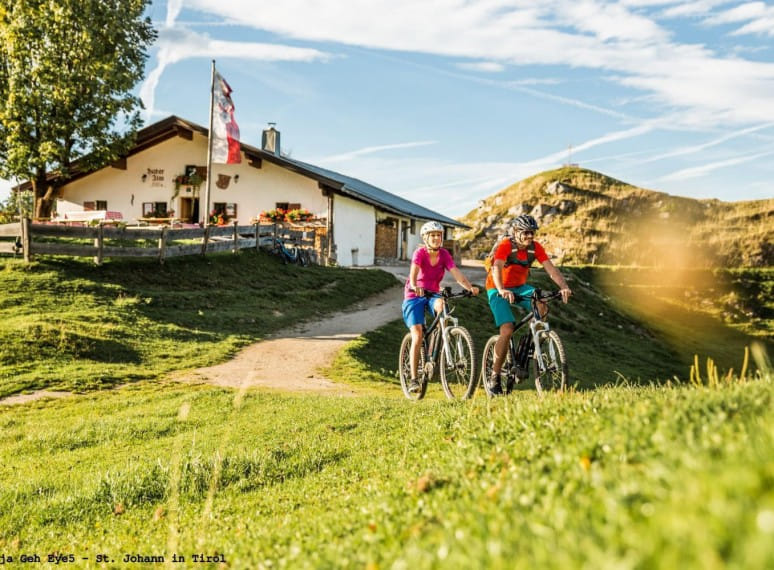 ebikefahreraufderhuberalmindenkitzbueheleralpenmirjageheye5.jpg