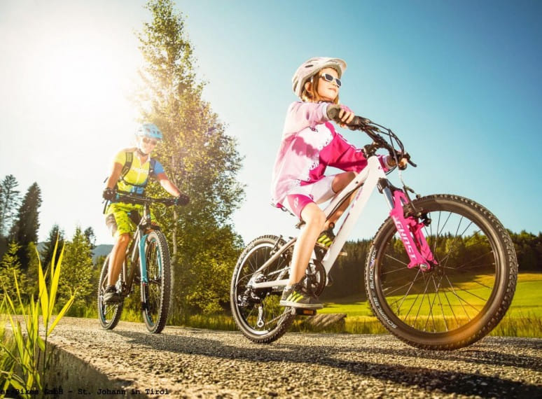 muttermitkindbeimmountainbikenkitzbueheleralpenghostbikesgmbh.jpg