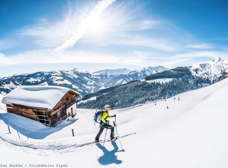 skitourmitperfekteraussichtindenkitzbueheleralpenstefanherbke.jpg