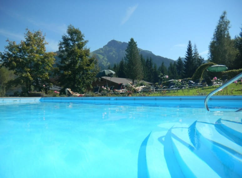 schwimmbad_rosenhof_tirol_2000x1329.jpg