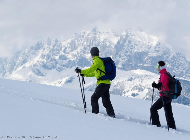 1_schneeschuhwandernmitblickaufdenwildenkaisergerdlfranz.jpg