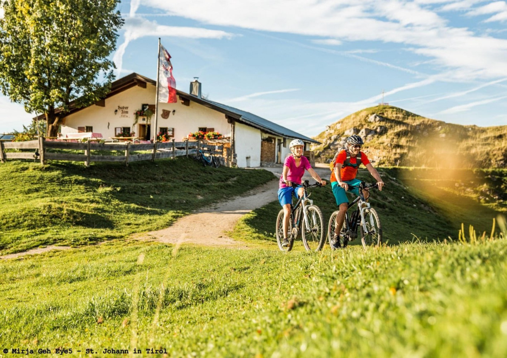 ebikefahreraufderhuberalmindenkitzbueheleralpenmirjageheye5