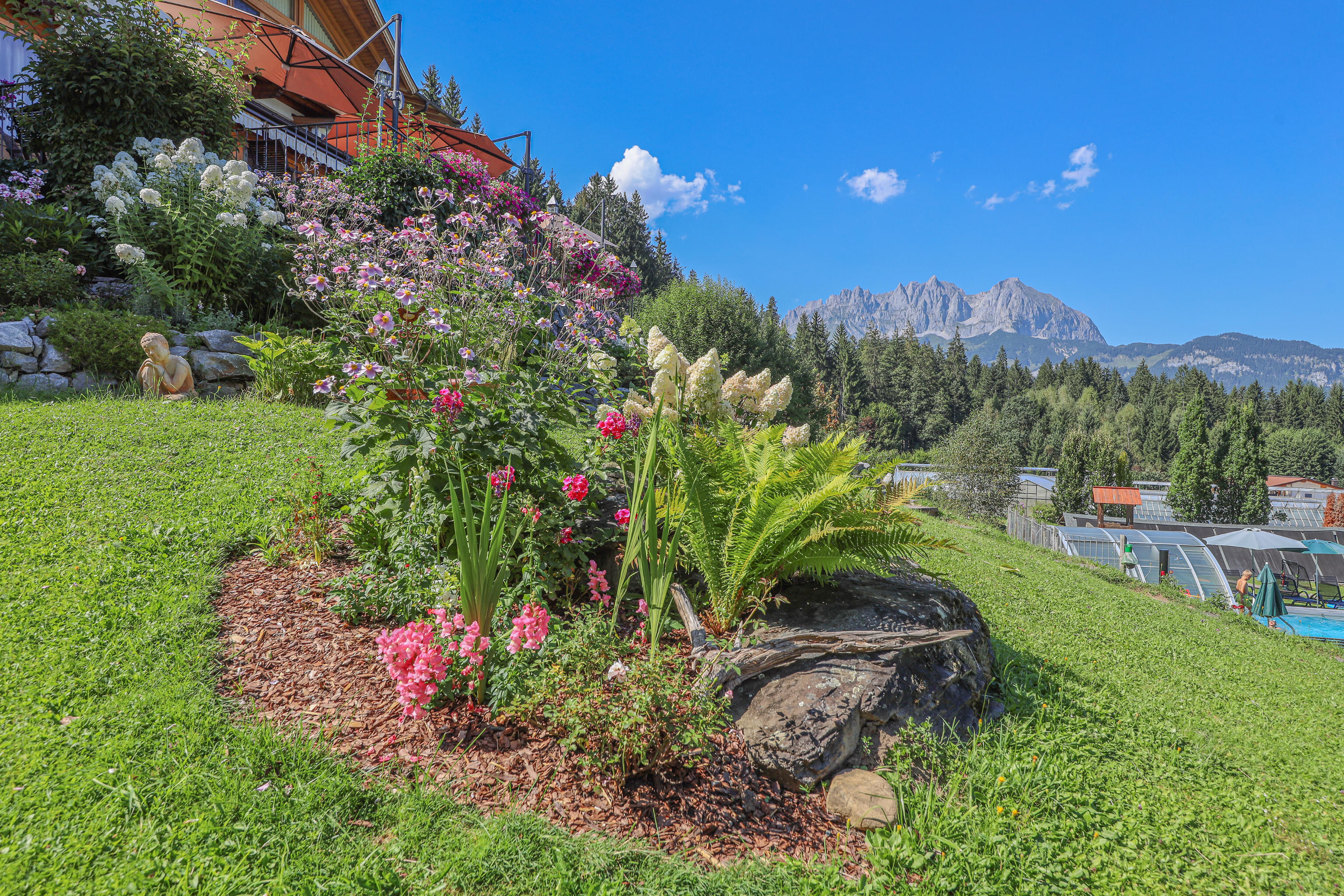 5000_m_garten_mit_bergblick__rosemhof._2jpg