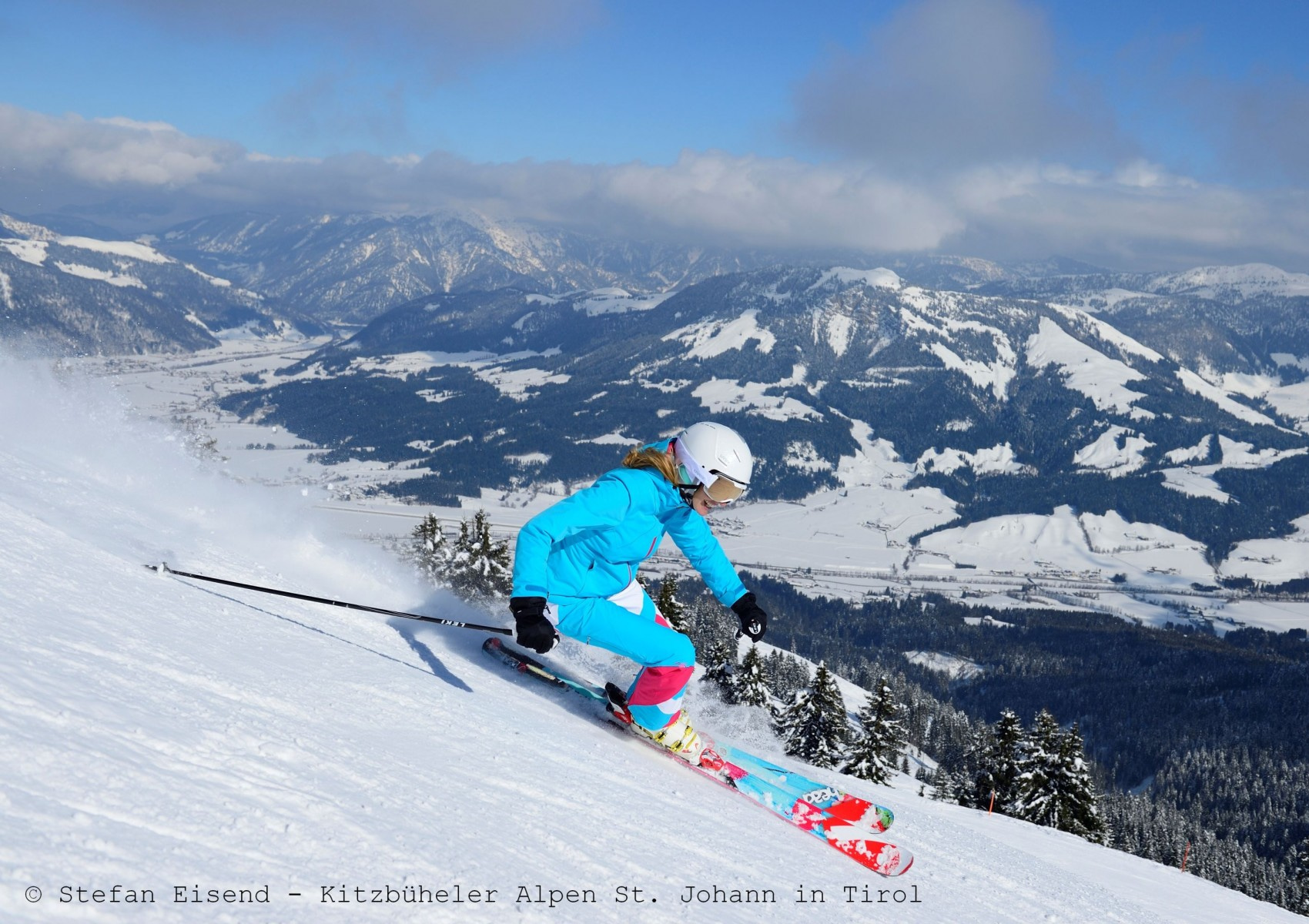 skifahrerin-im-skigebiet-st--johann-in-tirolCeisendstefan