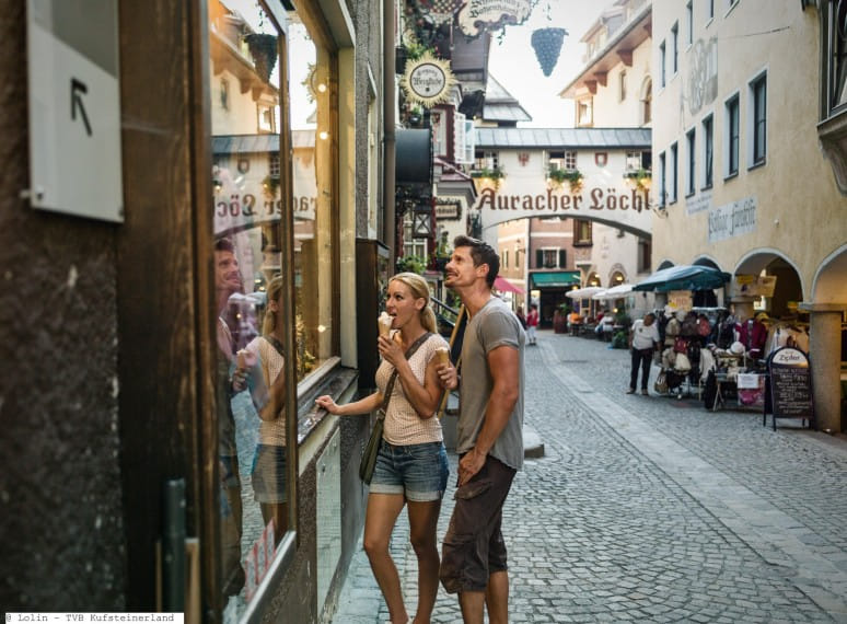 roemerhofgasseundshoppeninderaltstadtkufsteinlolin.jpg