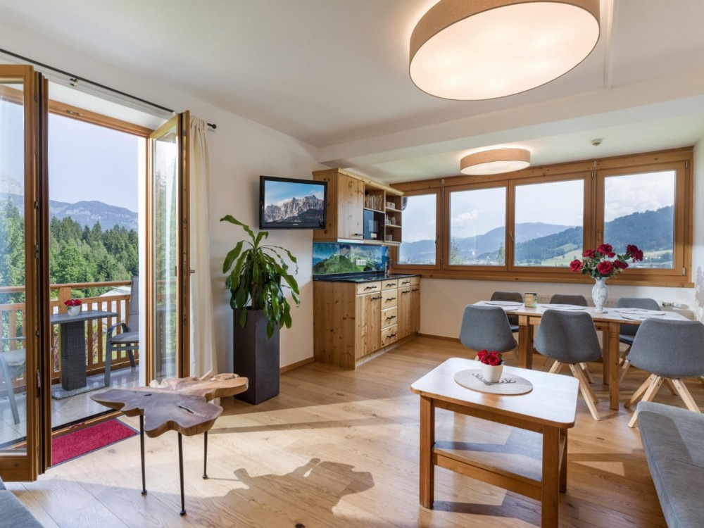 ferienwohnung_mit_bergblick__gartenhotel_rosenhof_bei_kitzbhel